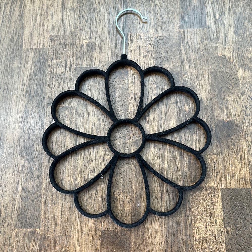 Scarf hanger